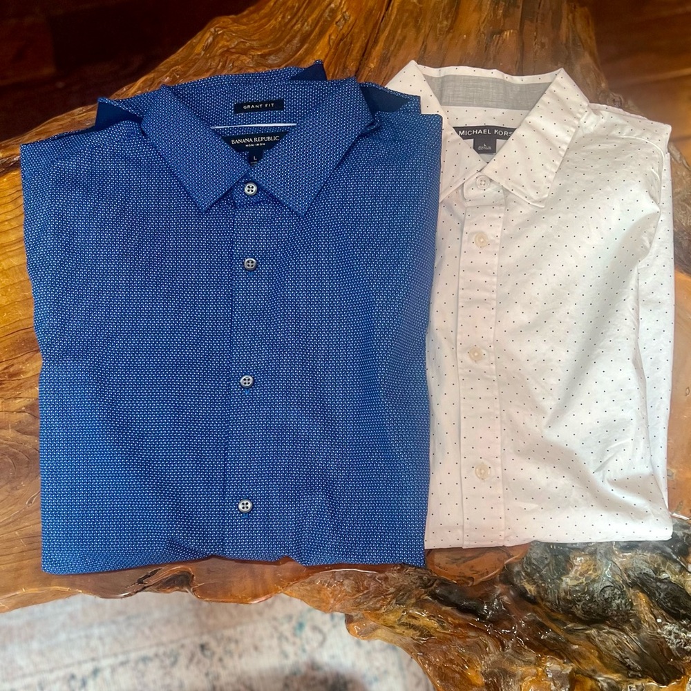 Set of 2 long sleeve button down shirts